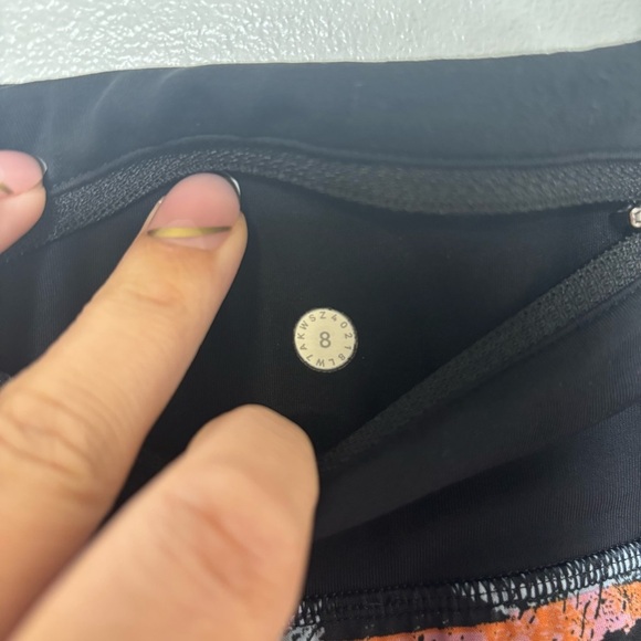 BOGO ✨ Lululemon Athletica Run Times Short ll Size 8 Women’s Gym Athletic - Picture 9 of 10